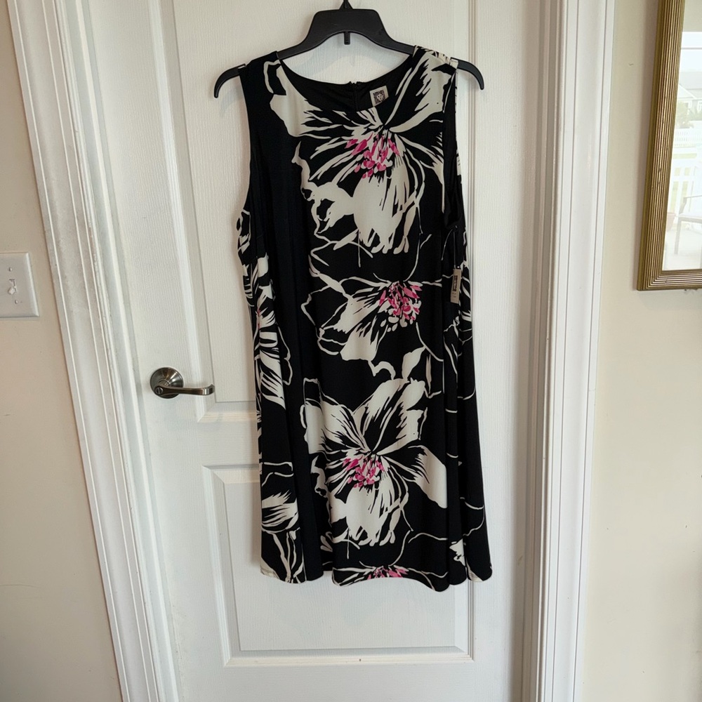 Anne Klein NWT Black and White Printed Floral Dress